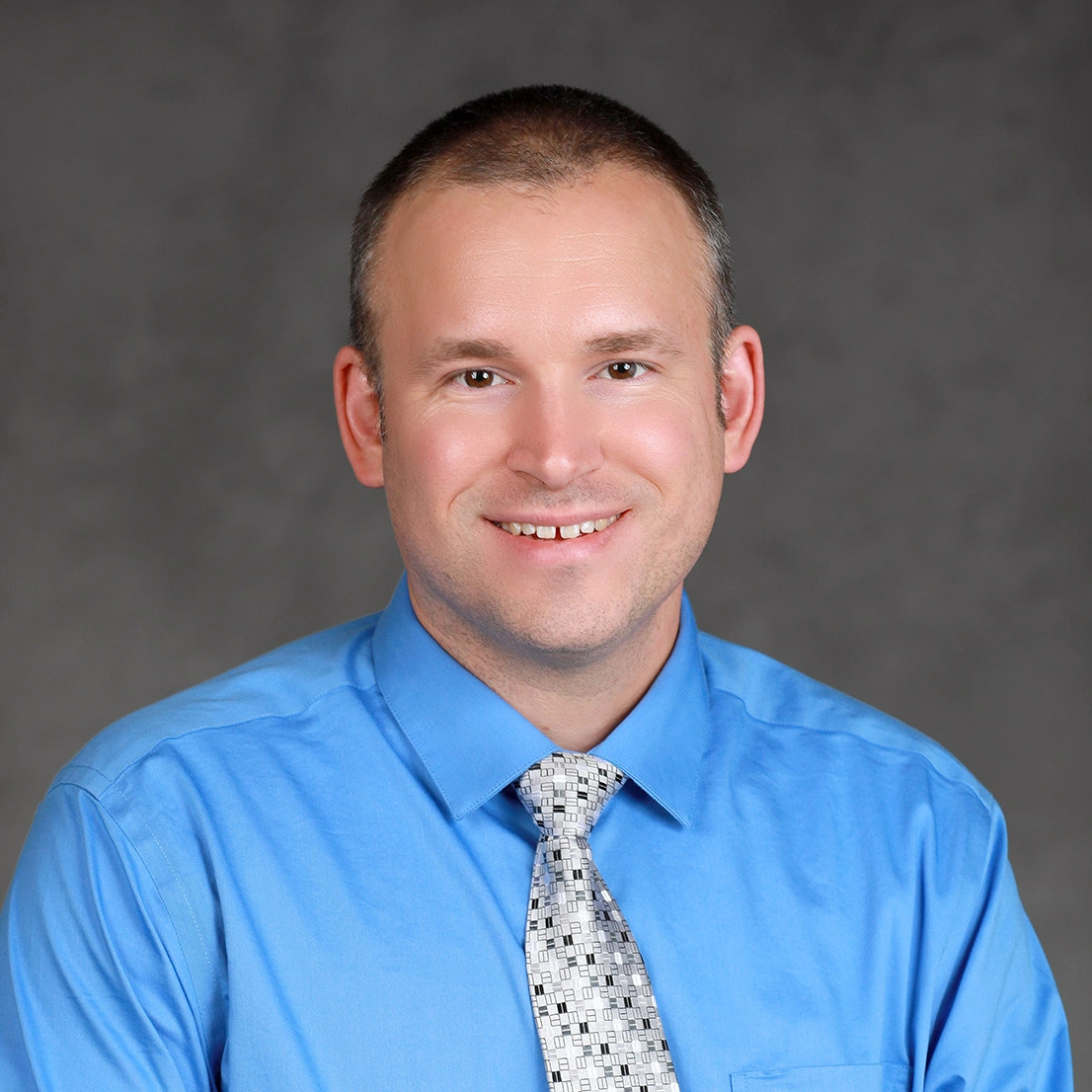 Headshot of Andrew Worthy